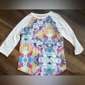 Women’s LuLaRoe colorful 3/4 sleeve top. Size medium💜🩷